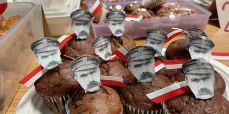 Powiększ grafikę: akcja-wolontariatu-na-rzecz-szkoly-666869.jpg