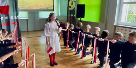 Powiększ grafikę: aktywna-lekcja-historii-o-niepodleglosci-w-mlodszej-grupie-wiekowej-657441.jpg