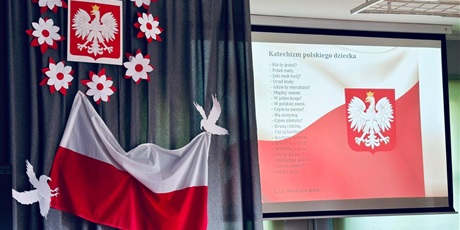 Powiększ grafikę: aktywna-lekcja-historii-o-niepodleglosci-w-mlodszej-grupie-wiekowej-657448.jpg