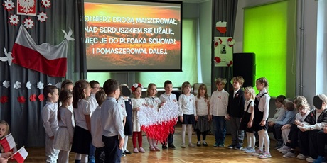 Powiększ grafikę: aktywna-lekcja-historii-o-niepodleglosci-w-mlodszej-grupie-wiekowej-657454.jpg