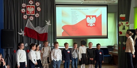 Powiększ grafikę: aktywna-lekcja-historii-o-niepodleglosci-w-mlodszej-grupie-wiekowej-657458.jpg