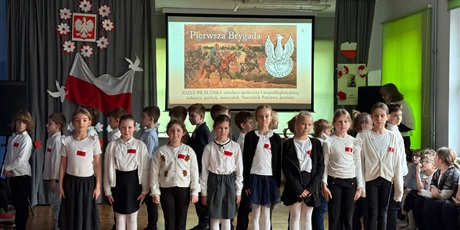 Powiększ grafikę: aktywna-lekcja-historii-o-niepodleglosci-w-mlodszej-grupie-wiekowej-657460.jpg