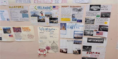 Powiększ grafikę: dzien-jezyka-angielskiego-689014.jpg