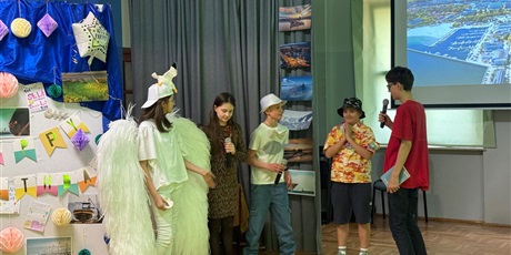 Powiększ grafikę: jubilatka-nasza-sasiadka-czyli-o-tym-jak-sp-24-obchodzila-100-urodziny-miasta-gdyni-684654.jpg