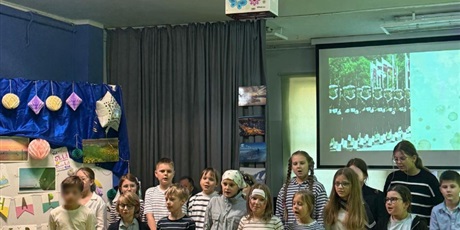 Powiększ grafikę: jubilatka-nasza-sasiadka-czyli-o-tym-jak-sp-24-obchodzila-100-urodziny-miasta-gdyni-684655.jpg