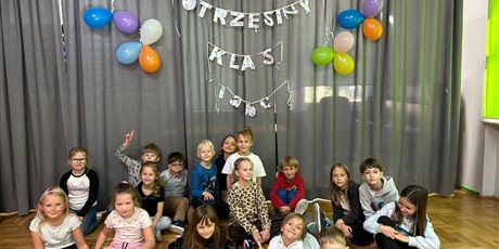 Powiększ grafikę: otrzesiny-klas-pierwszych-649229.jpg