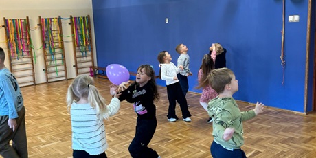 Powiększ grafikę: otrzesiny-klas-pierwszych-649233.jpg