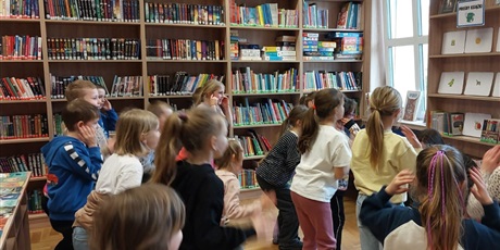 Powiększ grafikę: pasowanie-na-czytelnika-682280.jpg