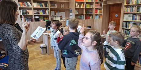 Powiększ grafikę: pasowanie-na-czytelnika-682288.jpg