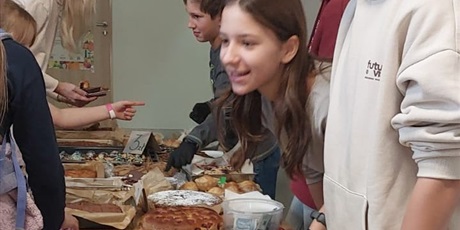 Powiększ grafikę: podsumowanie-miedzynarodowego-miesiaca-bibliotek-szkolnych-653785.jpg