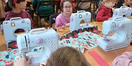 PROJEKT CZYTELNICZY "PODRÓŻE Z KSIĄŻKĄ"