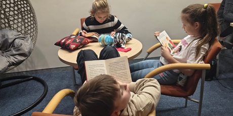 Powiększ grafikę: projekt-czytelniczy-podroze-z-ksiazka-663237.jpg