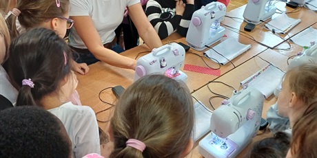 Powiększ grafikę: projekt-czytelniczy-podroze-z-ksiazka-663241.jpg