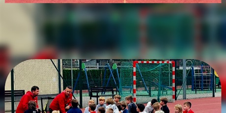 Powiększ grafikę: razem-na-boisku-644469.jpg