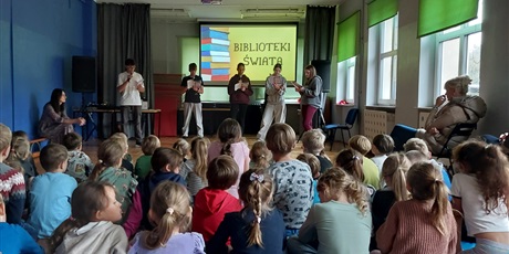 Powiększ grafikę: spotkanie-dla-klas-1-3-biblioteki-swiata-646667.jpg