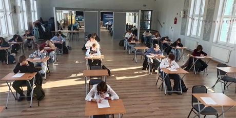 Powiększ grafikę: sukces-w-i-wojewodzkim-konkursie-wiedzy-o-wielkiej-brytanii-676369.jpg