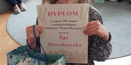 Powiększ grafikę: sukces-w-miedzyszkolnym-konkursie-plastycznym-689660.jpg