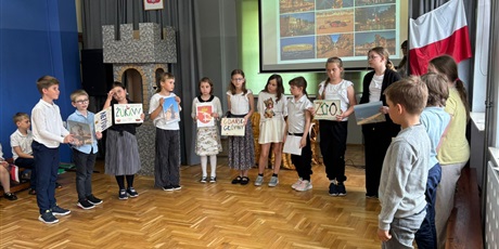 Powiększ grafikę: szkolne-obchody-ogolnopolskiego-roku-millenium-krolestwa-polskiego-czyli-wspolna-lekcja-patriotyzmu-przygotowana-przez-klasy-integracyjne-z-mlodszej-i-starszej-grupy-wiekowej-622786.jpg