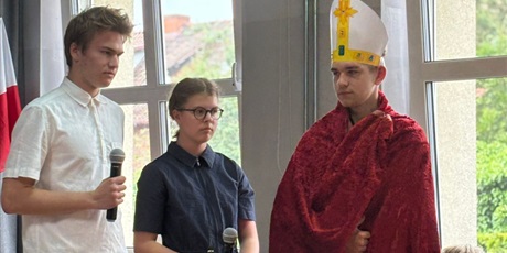 Powiększ grafikę: szkolne-obchody-ogolnopolskiego-roku-millenium-krolestwa-polskiego-czyli-wspolna-lekcja-patriotyzmu-przygotowana-przez-klasy-integracyjne-z-mlodszej-i-starszej-grupy-wiekowej-622796.jpg