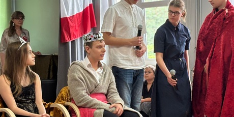 Powiększ grafikę: szkolne-obchody-ogolnopolskiego-roku-millenium-krolestwa-polskiego-czyli-wspolna-lekcja-patriotyzmu-przygotowana-przez-klasy-integracyjne-z-mlodszej-i-starszej-grupy-wiekowej-622807.jpg