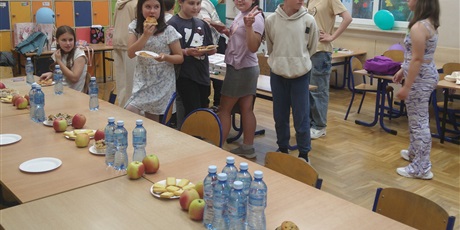 Powiększ grafikę: szkolny-konkurs-czytelmaniak-sp-24-625407.jpg