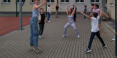 Powiększ grafikę: szkolny-konkurs-czytelmaniak-sp-24-625435.jpg