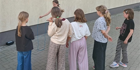 Powiększ grafikę: wieczor-czytelniczy-czytelmaniak-sp-24-698879.jpg