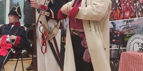 Powiększ grafikę: zywa-lekcja-historii-niezapomniana-podroz-w-czasie-660804.jpg