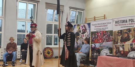 ŻYWA LEKCJA HISTORII – NIEZAPOMNIANA PODRÓŻ W CZASIE